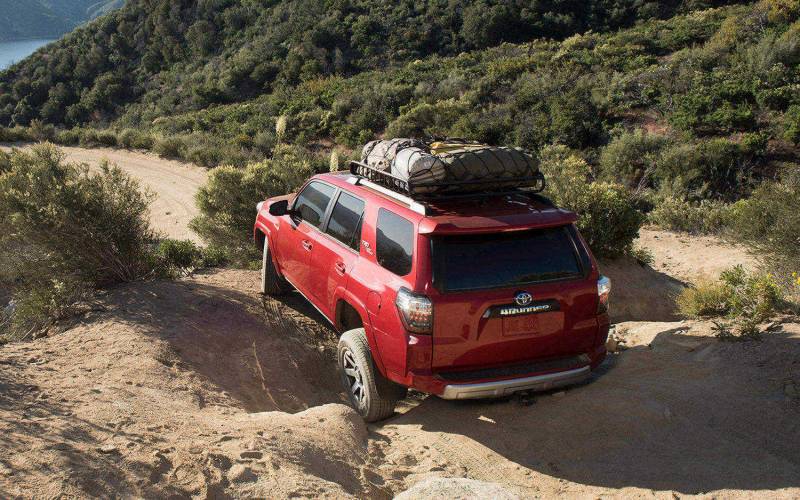 Comparison Toyota 4Runner TRD OFFRoad 2019 vs Toyota Hilux Surf 2017 SUV Drive